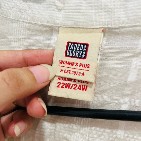 White very beautiful shirt - Picture 9 of 11